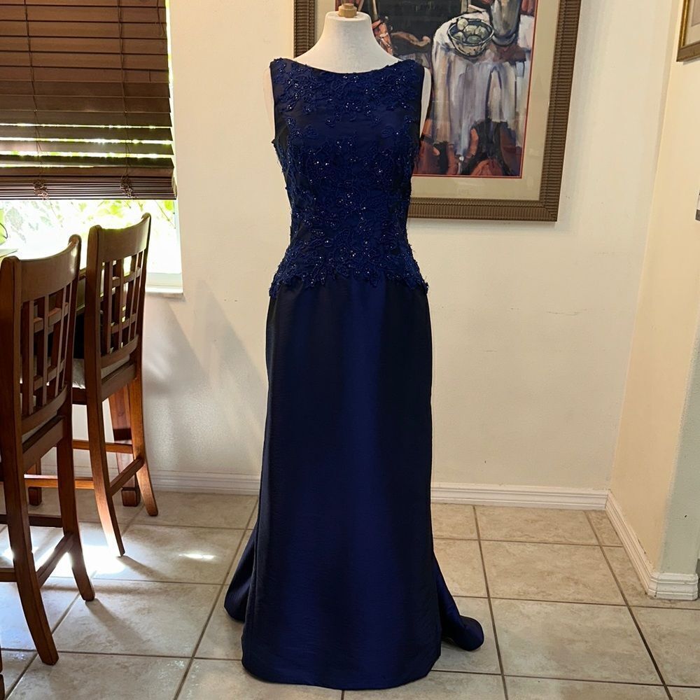 MONTAGE by MON CHERI Navy Blue Sleeveless Beaded/Lace Formal Gown Size 8